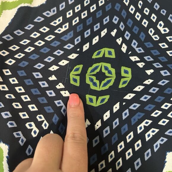 Chicos Womens Tunic Top 2 Psychedelic Colidescope Breathable Lightweight Modest - Picture 5 of 10